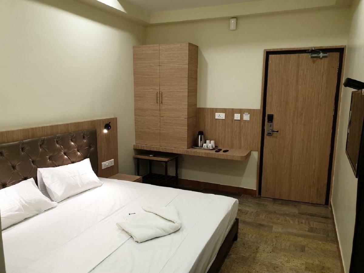 Amutham Residency 호텔 Tiruchirappalli 외부 사진